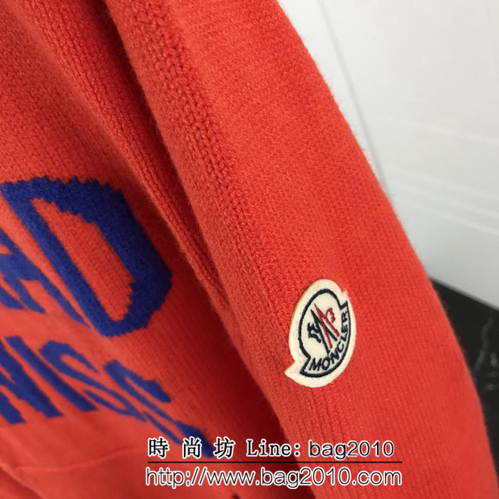 Moncler蒙口 18ss秋冬新款 橘紅色針織毛衣 胸前搭配藍色提花字母圖案 手臂處經典logo 官網同步  ydi2070